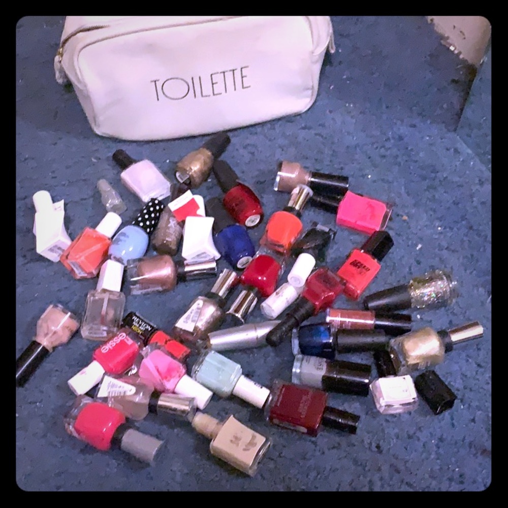 34 nail polishes comes with bag n brand new file